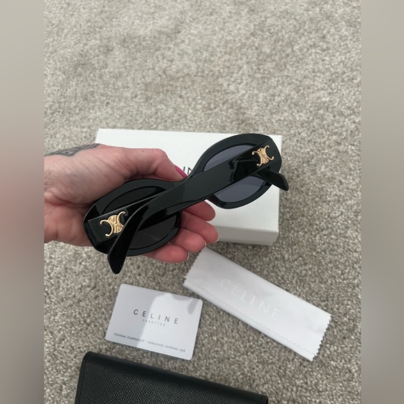 LAST PAIR! New Designer Inspired Sunglasses With Box & Case - Picture 12 of 14